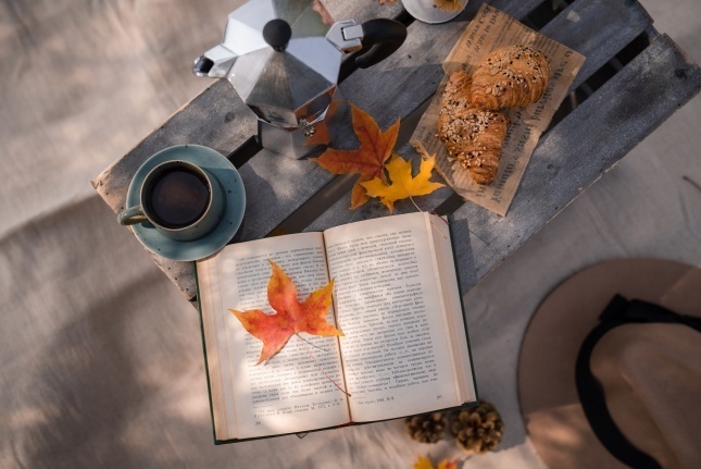 但把艺术界定为"探讨死亡并以此来创造生命",却是日瓦戈后来创作诗歌