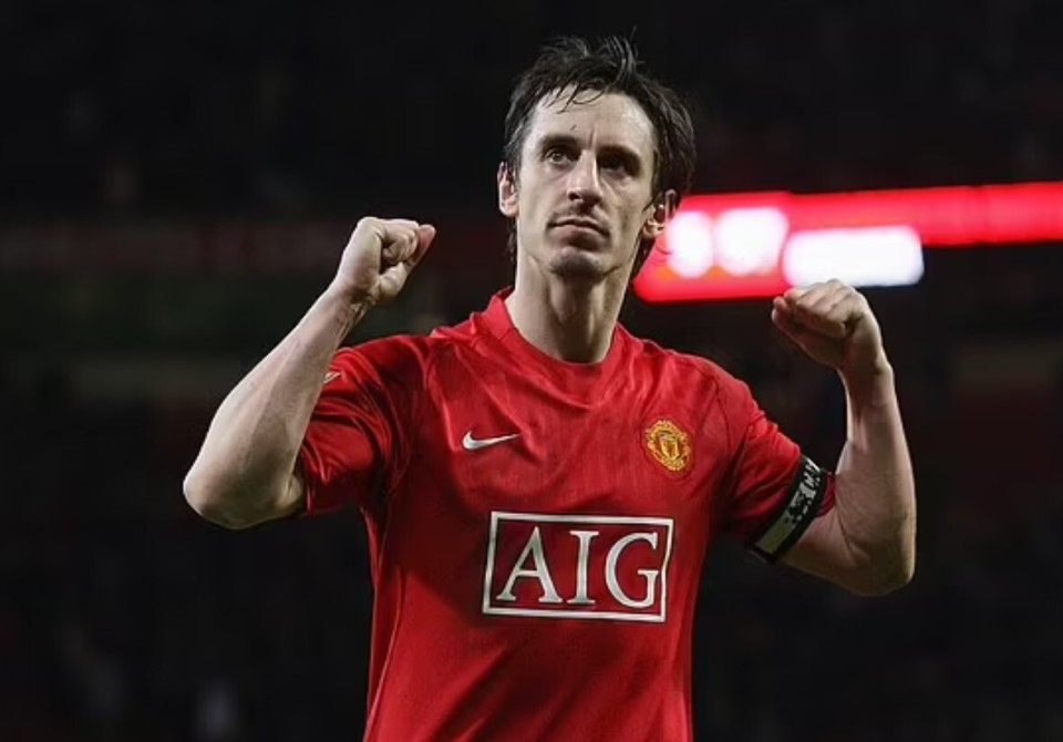 内维尔效力曼联时我只穿白色内裤上场大巴只坐在小贝旁边