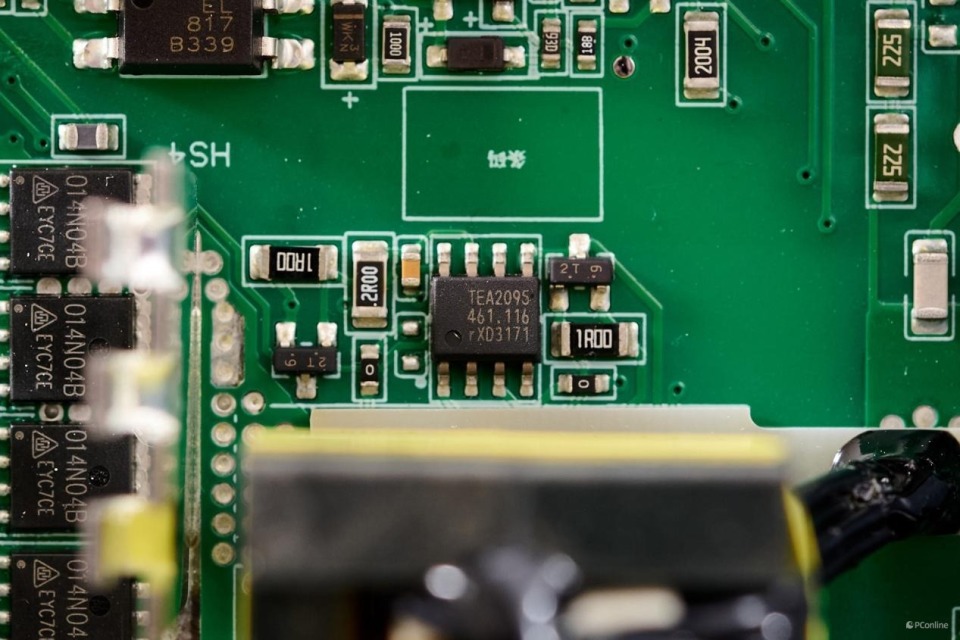4mΩ主pcb上配上了独立的辅助散热片固态电容滤波 5v与 3.