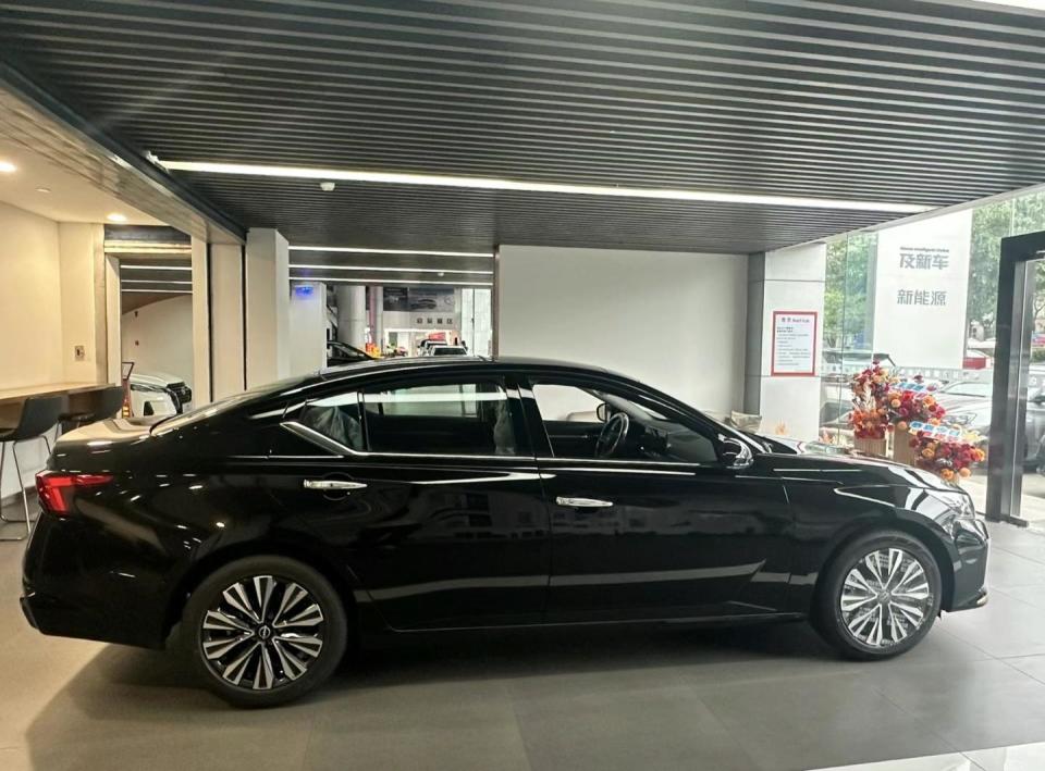 不只是黑武士,日产天籁20周年黑金版到店实拍图曝光