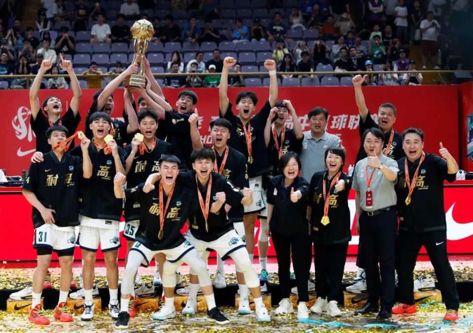 湖南地质中学男篮获中国高中生篮球联赛总冠军
