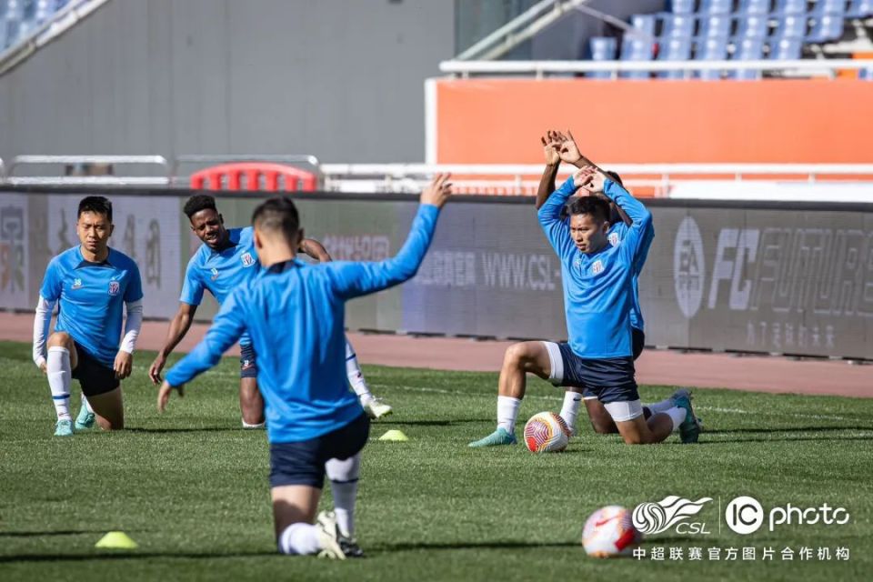 奋楫2024赛前斯卢茨基与泰山的比赛是重要考验马莱莱能否出战取决于