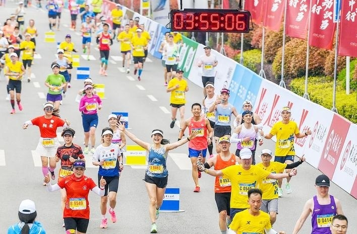 汉马共赴武汉春之约_腾讯新闻