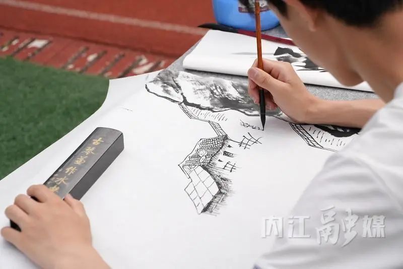 来自凤翔中学的罗胡蕊荣获一等奖.