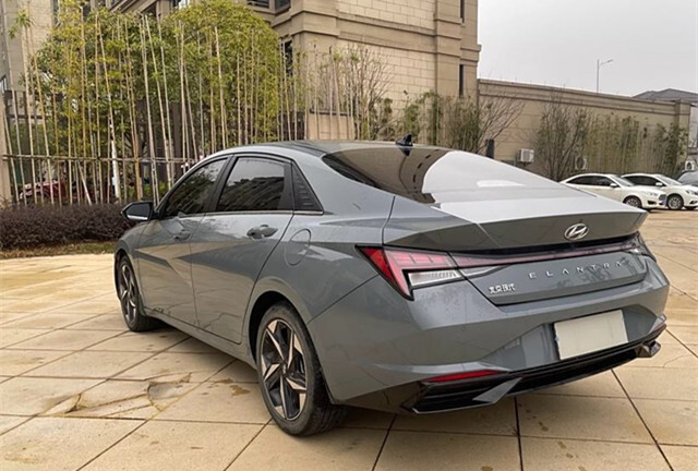 现代卷起来了,伊兰特最高降幅2.8万,目前销量很稳定