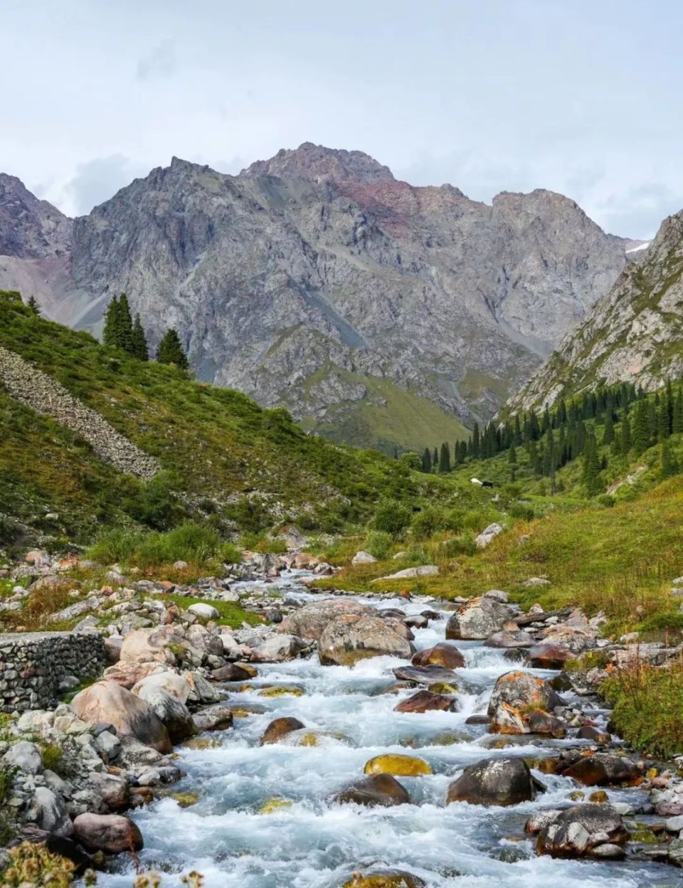 乘车线路:自驾直达;在和静县客车乘坐直达巩乃斯景区班禅沟景点的线路