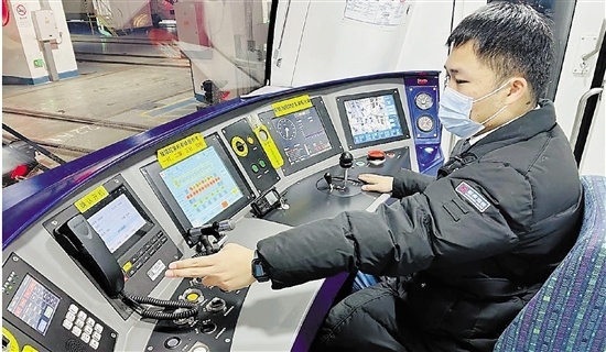 除夕夜,我开最后一班地铁_腾讯新闻