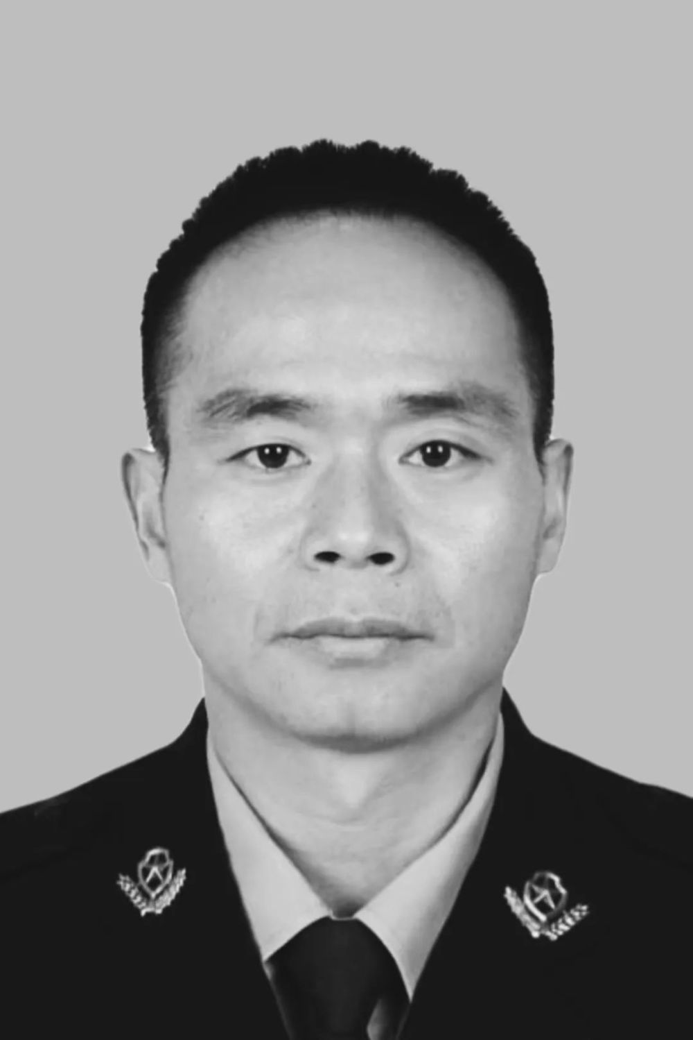 43岁民警在处置警情时被嫌疑人持刀刺伤，不幸牺牲真相是什么-313啦实用网