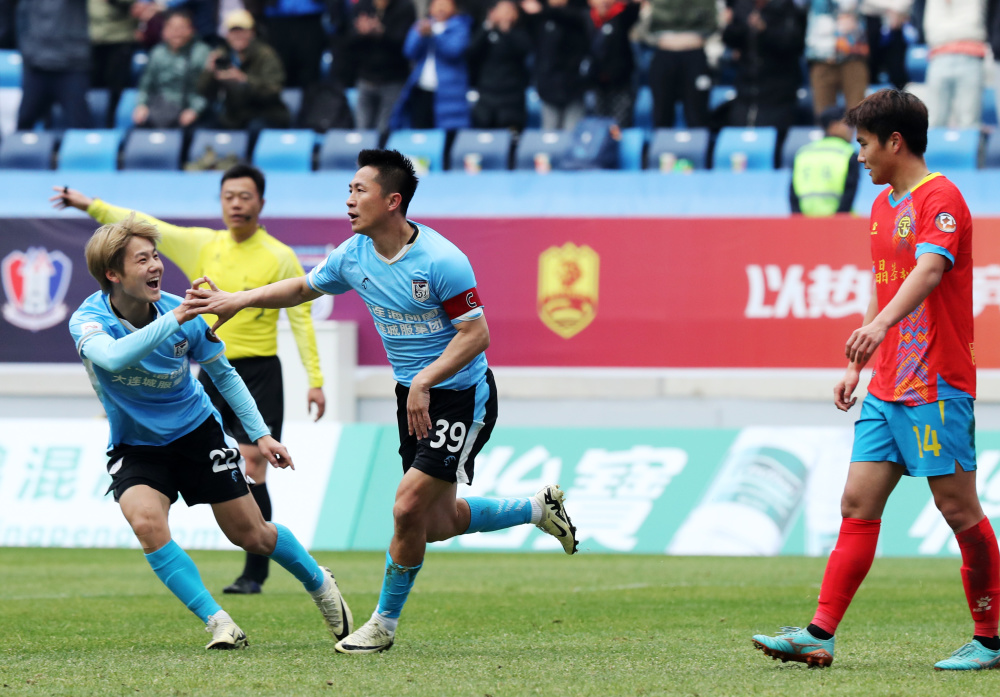 足球——中甲:大连英博胜广西平果哈嘹国晶_腾讯新闻