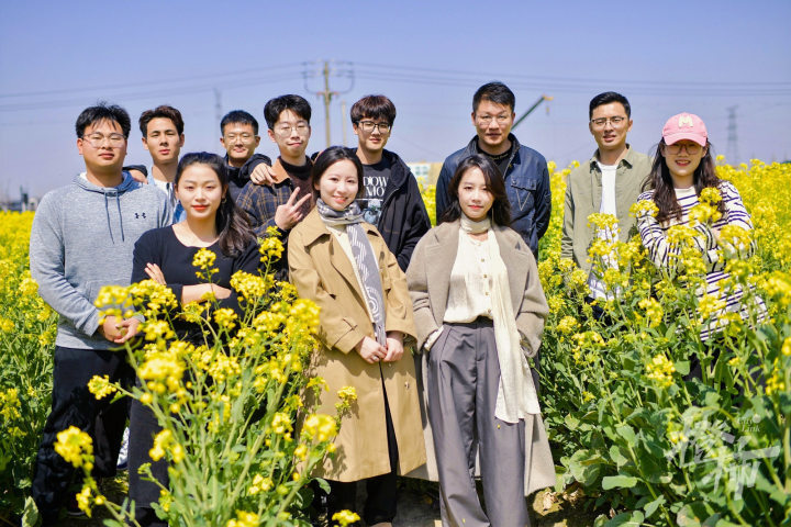 杭四中江东学校的美术课,带学生走进大自然写生_腾讯新闻