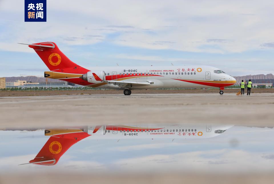 国产客机ARJ21首条中亚航线正式开通-腾讯新闻
