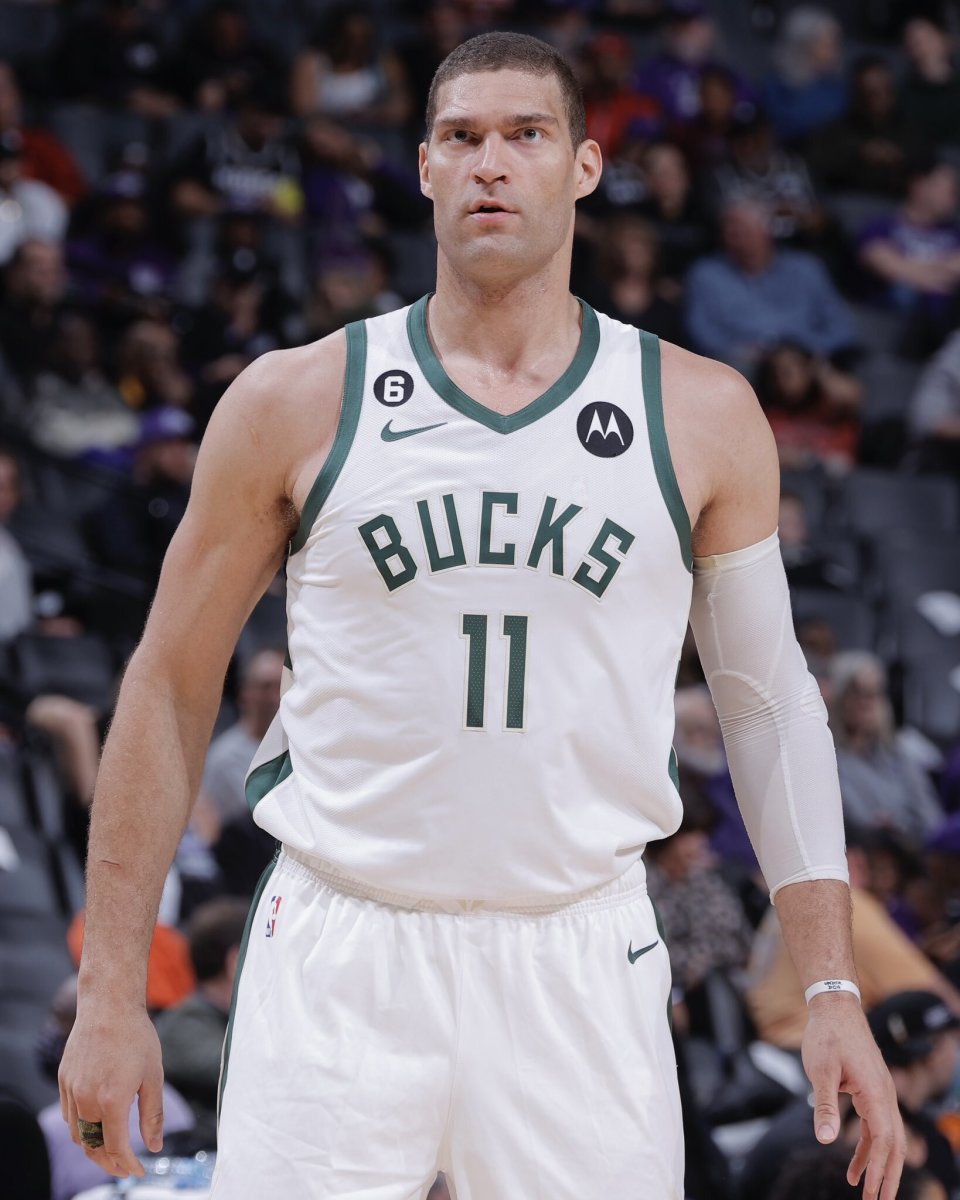 不地道!洛佩兹承诺加盟火箭但扭头就与雄鹿完成续约 他害火箭赔钱还折