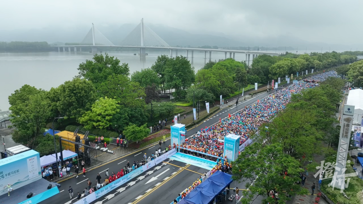 精选赛道,精心加油,精彩赛事……富阳史上首个马拉松赛事今晨鸣枪