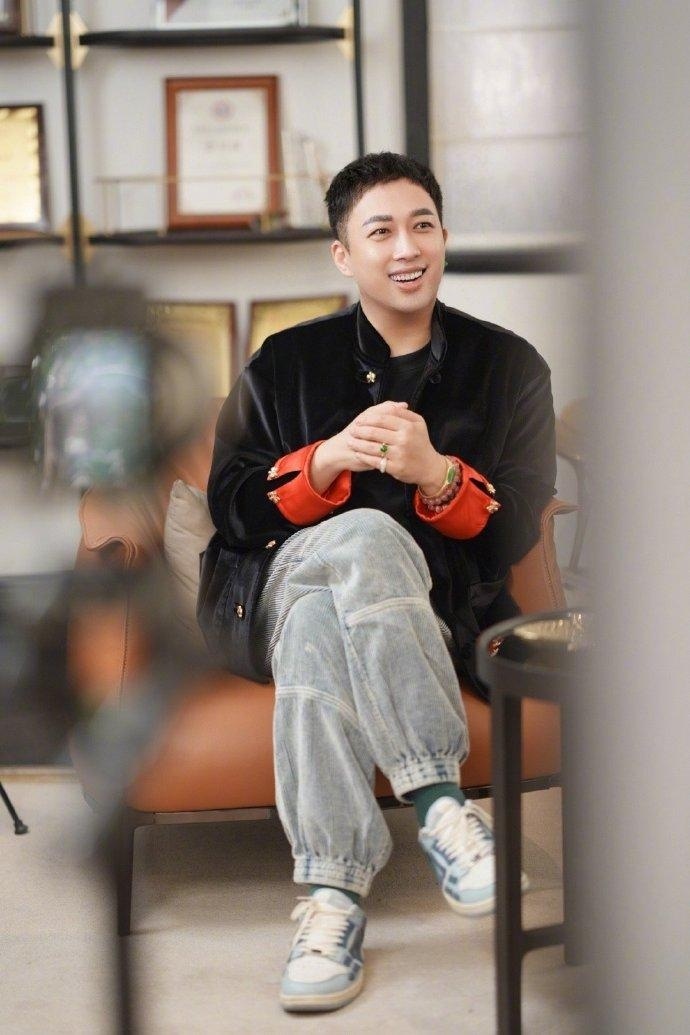 于正晒照自称瘦8斤,还要再瘦15斤:2024年我的佳作不仅是爆款剧,还有更