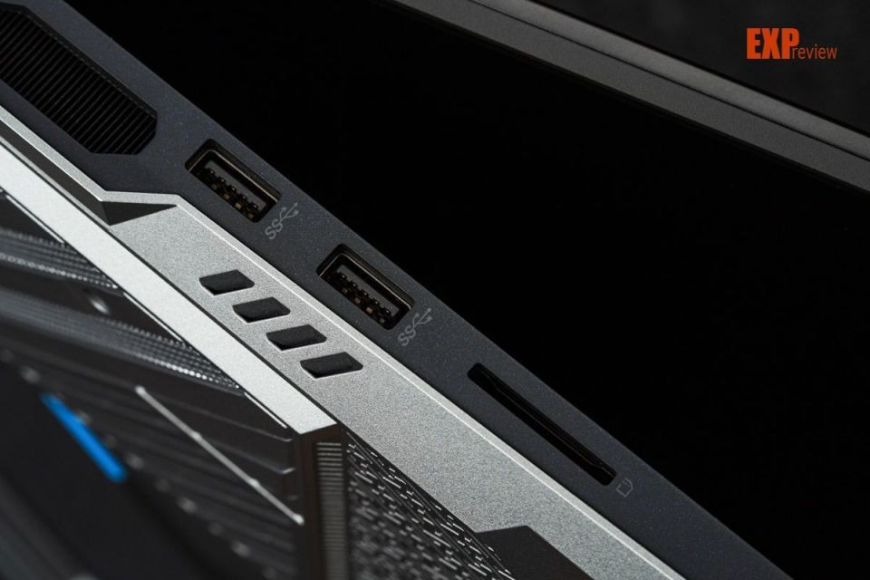 微星泰坦18 ultra 2024评测:真正的顶级王者,即是游戏本又是工作站