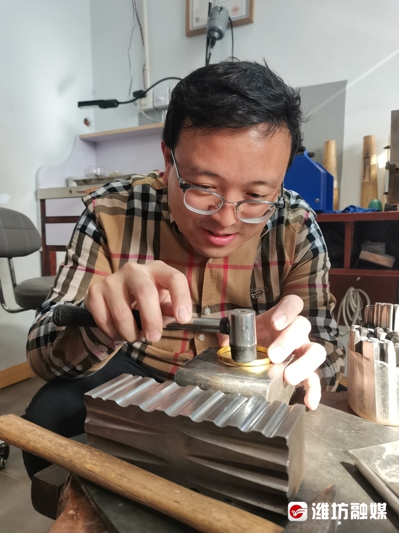 探寻经济活力潍面孔90后打金匠的匠心故事