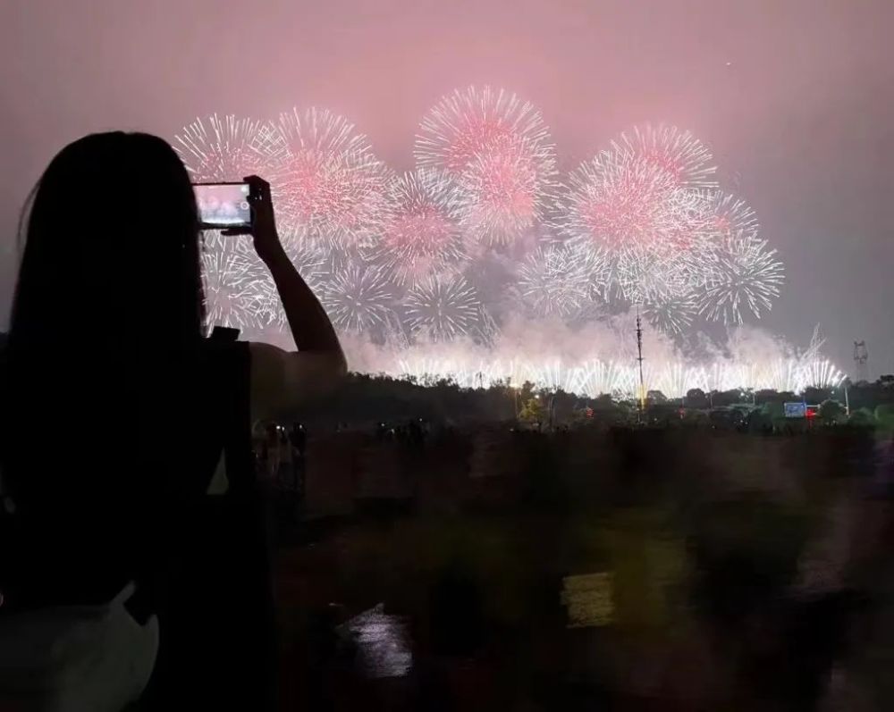 昨夜萍乡烟花璀璨