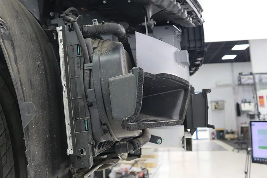 领克09插混:前后防撞梁拆解,看看内部品质如何?