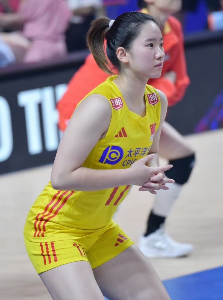 女排13人都上场,唯倪非凡没机会!一传不稳定,为何不给新人机会