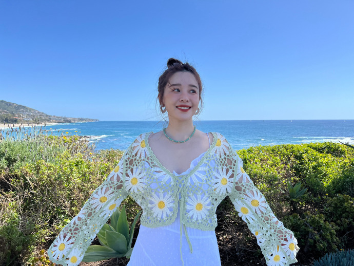 我们也都知道阚清子特别喜欢大海,她的生日也特意在海边留下了一组