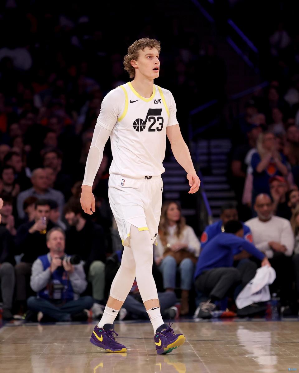 稳定发挥马尔卡宁半场10中5拿到13分6篮板