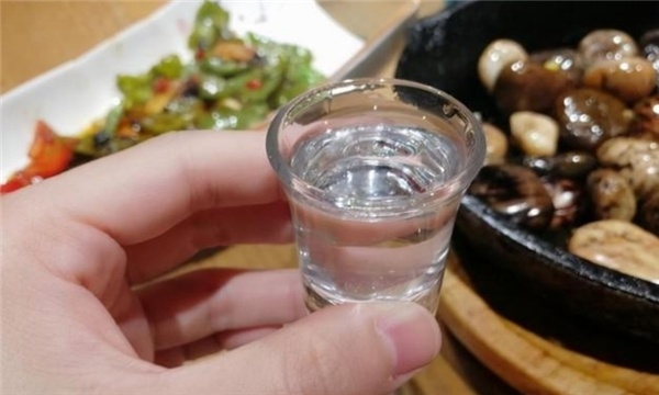 五旬老哥朋友圈晒白酒清单网友这才是普通人会喝的酒