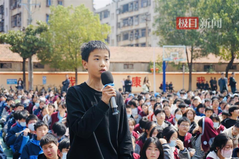 黄陂双凤中学上好校园安全法治课