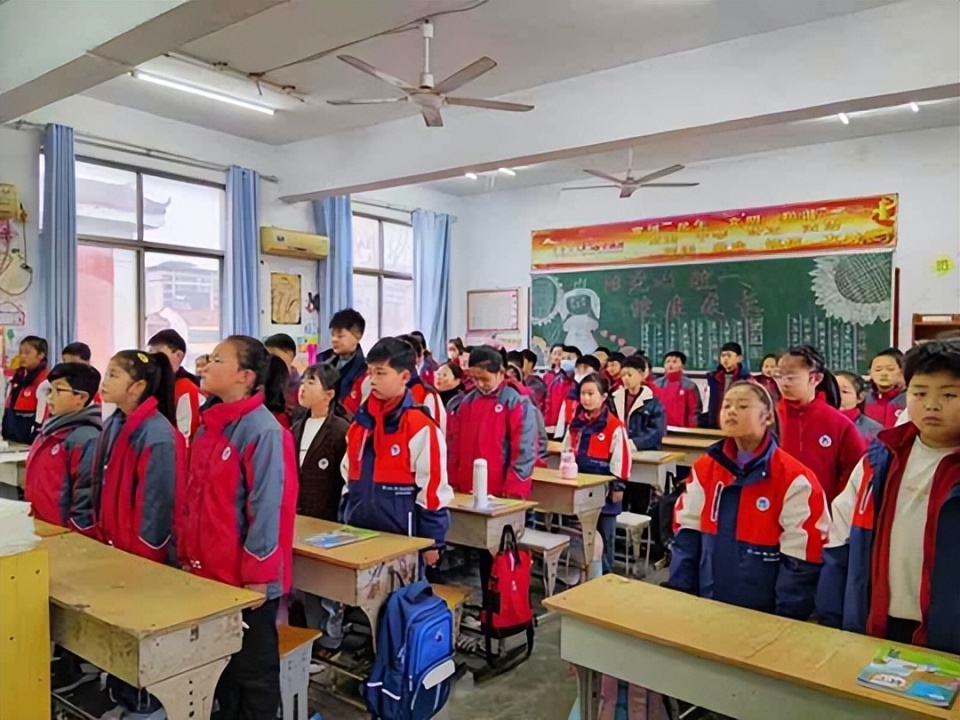 民权县实验小学举行安全教育日主题升旗仪式