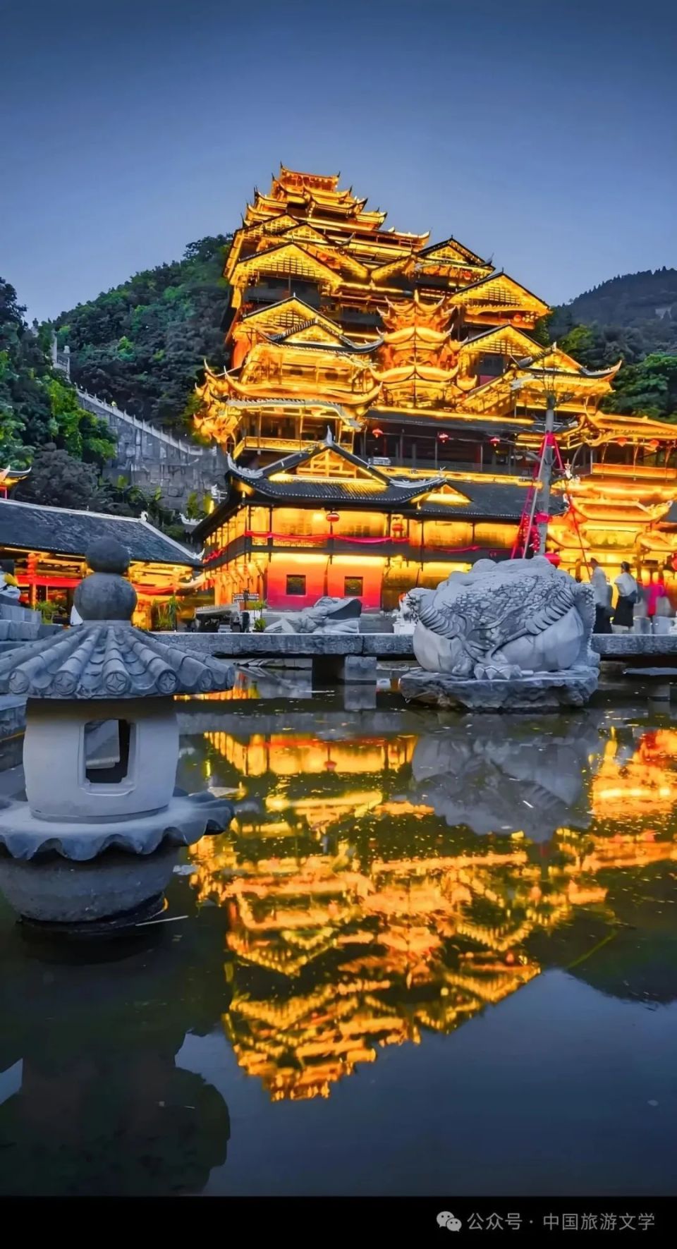 九黎宫内辟有中国苗族历史文化博物馆,以图片,实物展示苗族历史文化和