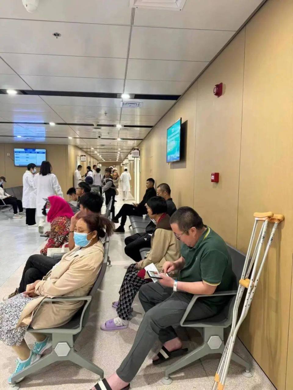 上海专家来到"家门口" 群众看病更有"医靠"