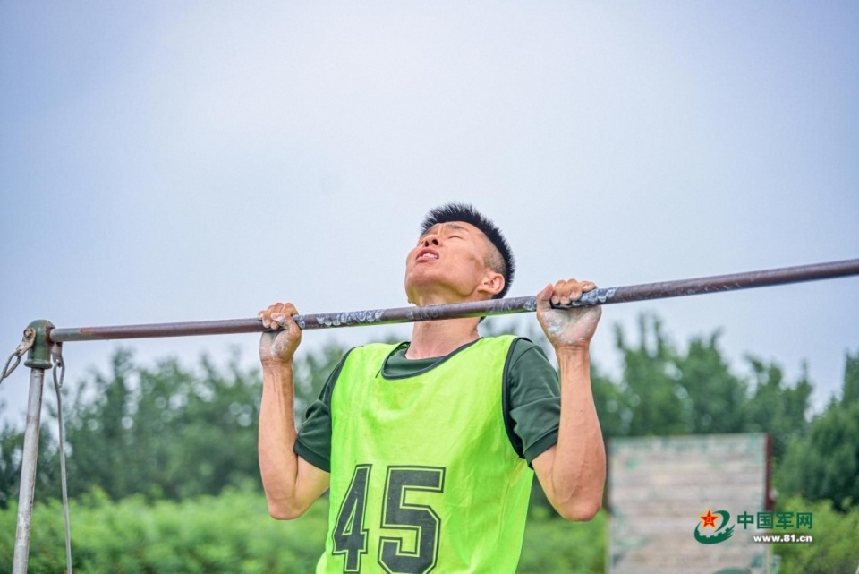 过关斩将！直击武警天津总队机动支队警士选晋考核现场_腾讯新闻