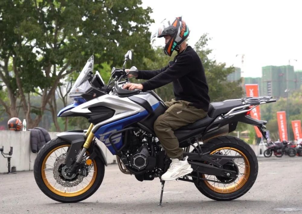 国产500cc级adv"大师兄",无极ds525x新车详解,颜值到位具备爆款潜质