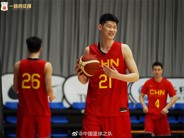 中国男篮在青岛集结集训，年轻球员挑大梁！
