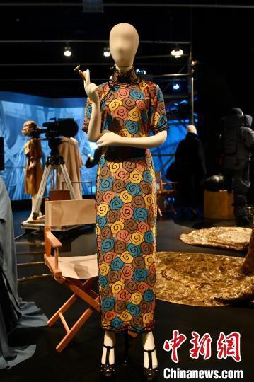 周杰伦周星驰等电影服装亮相香港电影美术及服装造型展