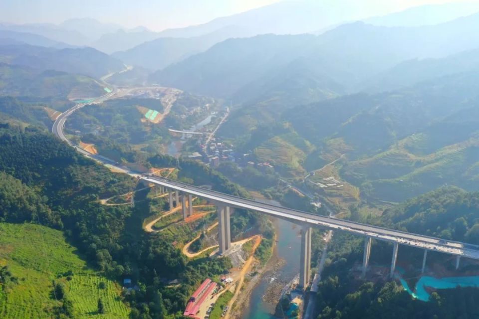 桂林这条高速计划年底通车!