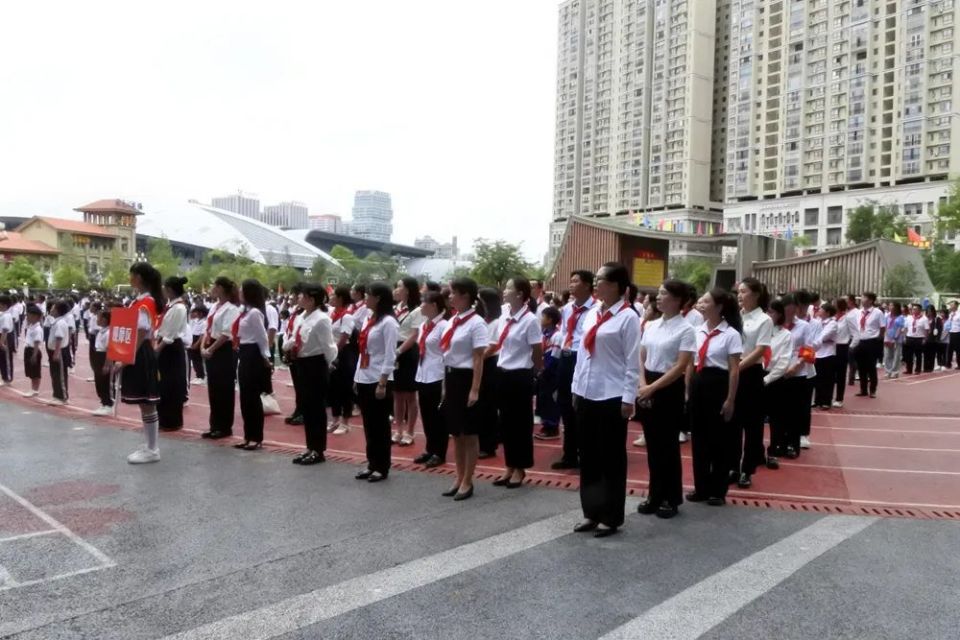 的观摩,还观摩了红星路小学富康校区的少先队阵地及学校少先队活动