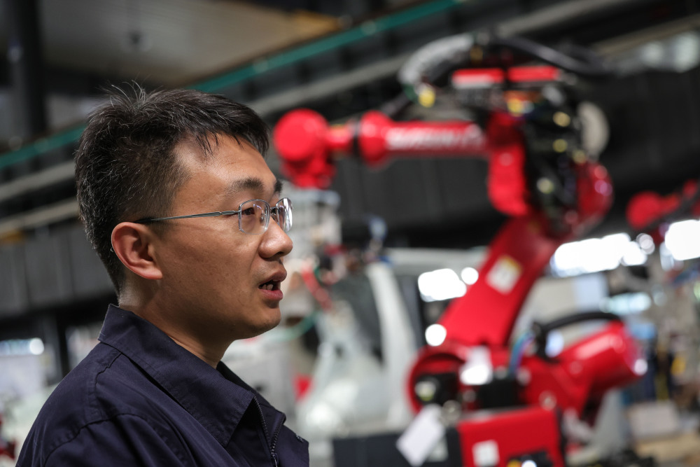 新职业故事丨机器人研发工程师:让"铁疙瘩"听懂话,干对活(2)