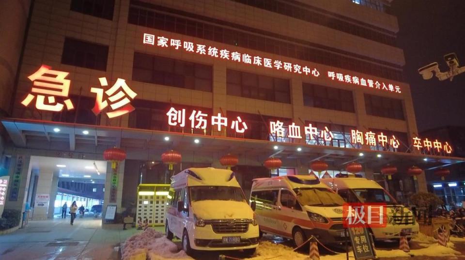 24小时不停诊,一盒饺子当年饭,除夕夜的急诊科是啥样?