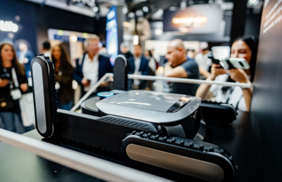 CES 2026全景盘点：AI照进现实，中国“智造”闪耀全球创新盛宴_腾讯新闻