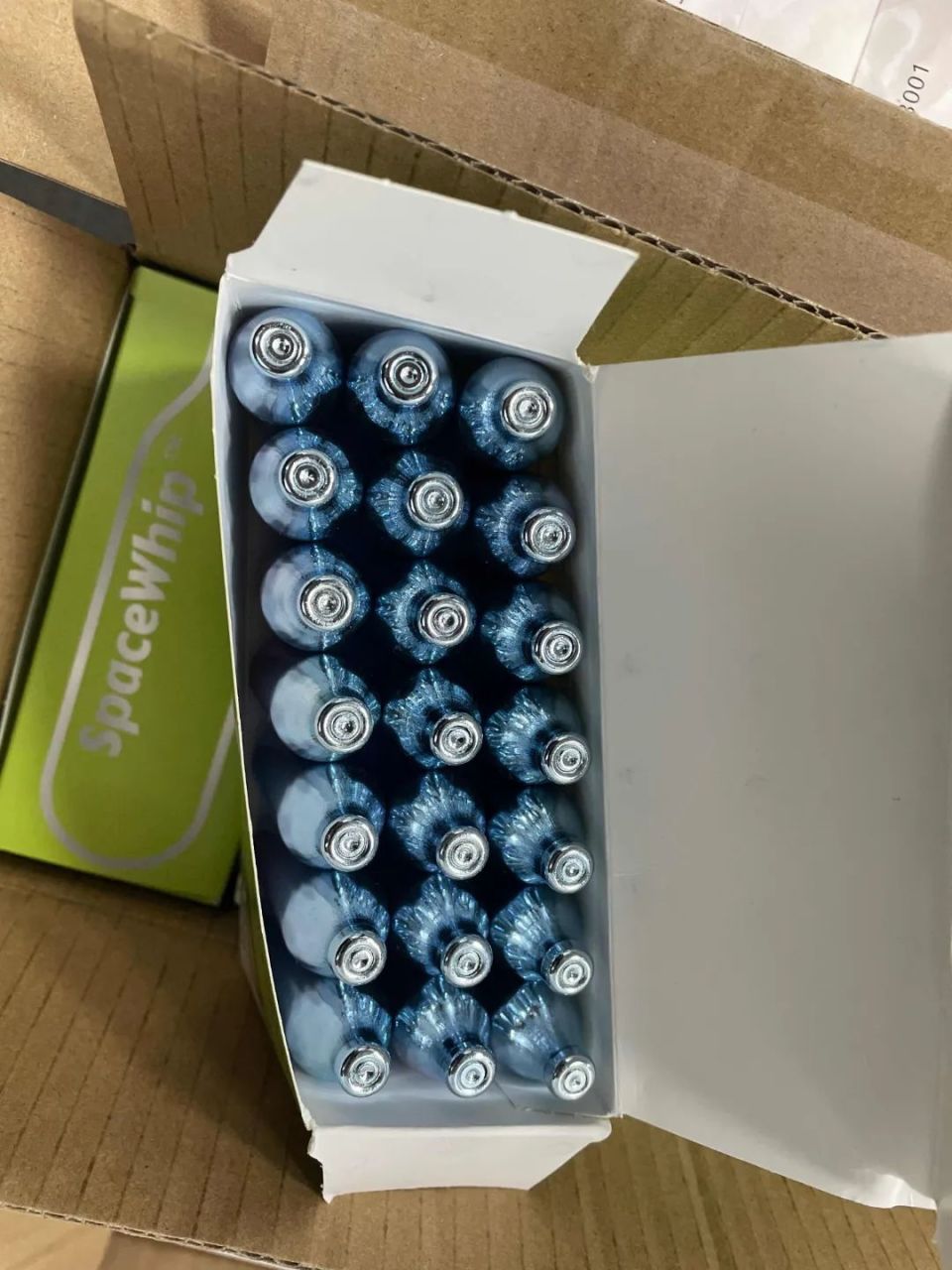 浙江宁波公安破获一起运输,销售"笑气"案件