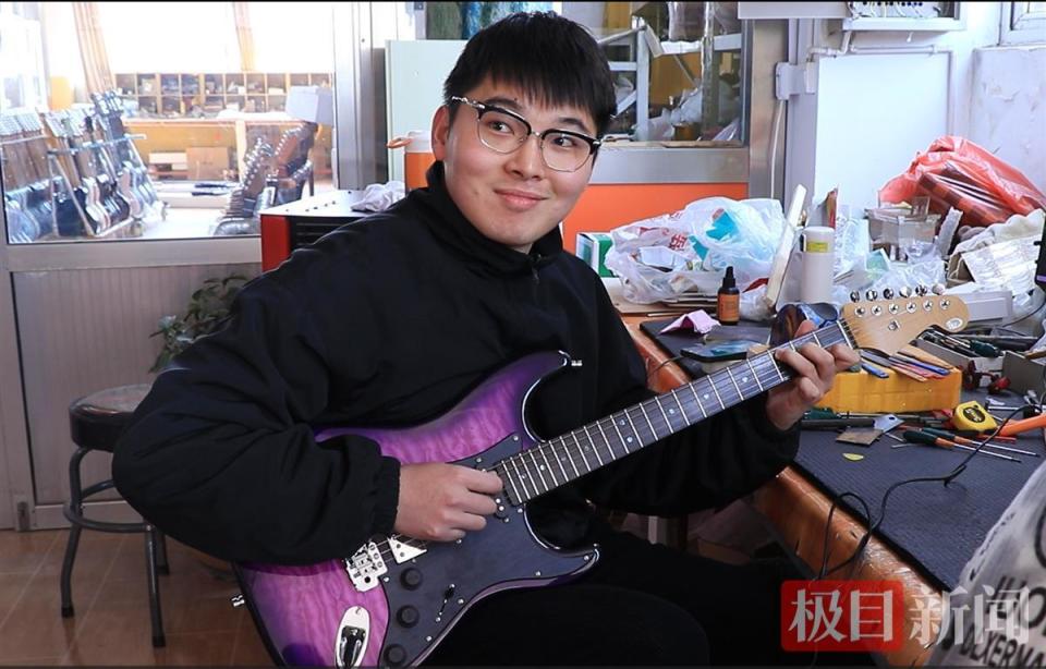"电吉他之都"山东潍坊鄌郚:小镇制造一年出口8亿多,大部分乐器厂工人