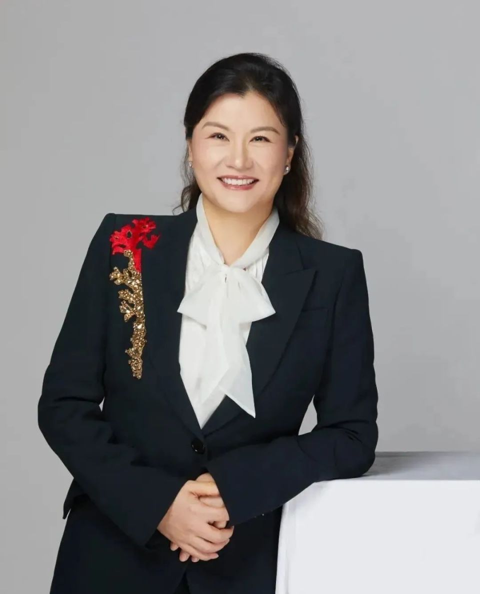 说到玻璃大王,你一定第一个想到曹德旺.