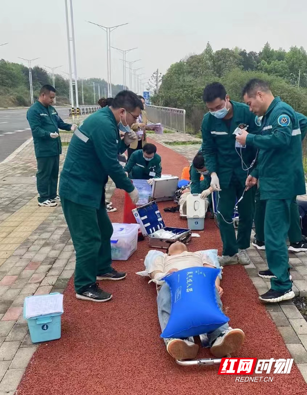 永州市中心医院联合永州市四医院开展多名多发复合伤患者5g智慧化院前