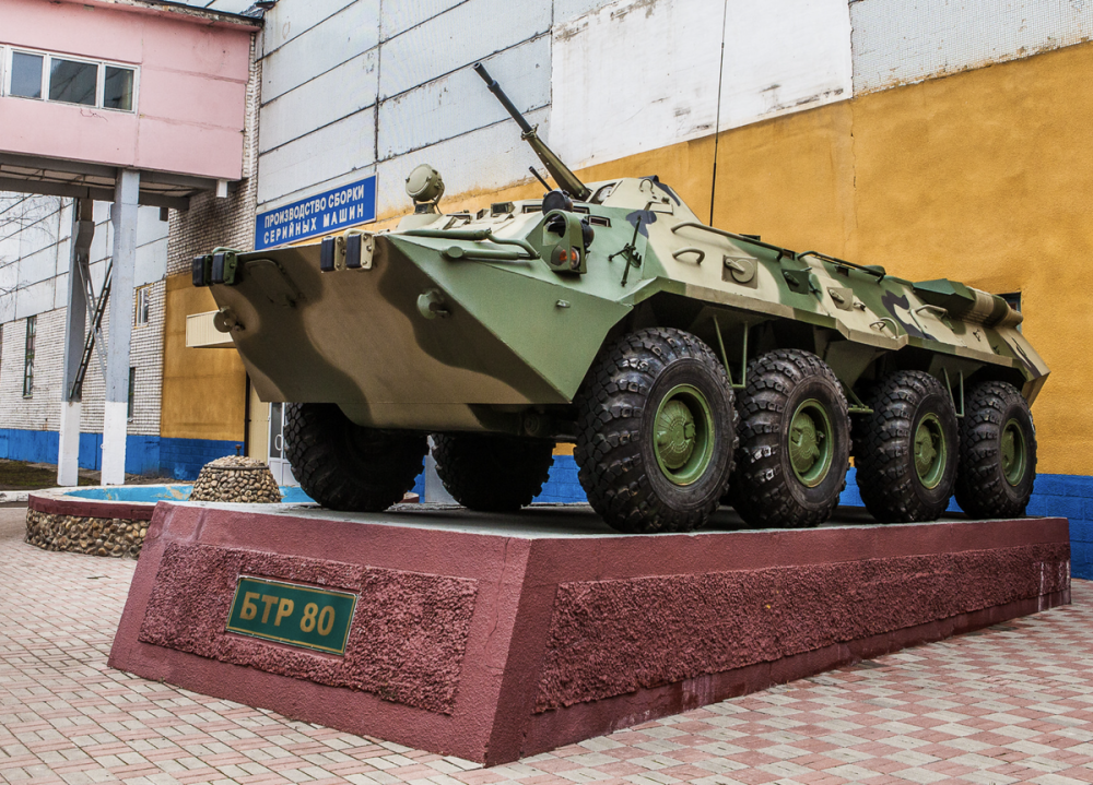 为什么装甲运兵车是纯手工组装?