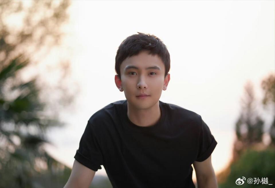 走近微短剧丨“短剧一哥”孙樾：每一个霸总我都想演出不一样_腾讯新闻