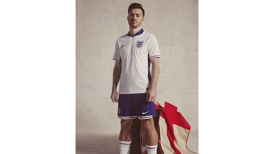 英格兰队发布新球衣:主场球衣为经典白色,客场球衣为紫色