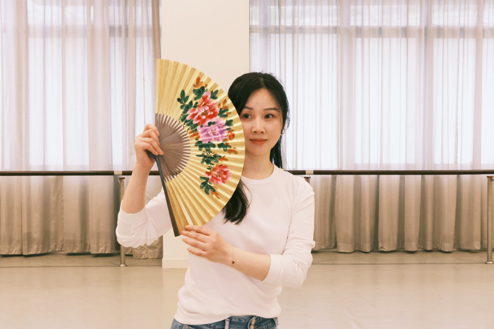 席燕娟王静遇到了无数难题传统的音乐会上,席燕娟和王静只需静立舞台