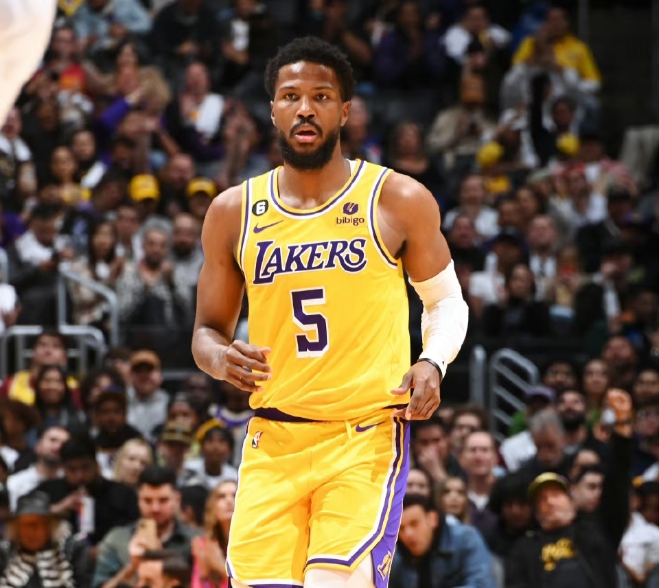 马利克比斯利一年底薪签约雄鹿在字母哥身边他能找到准星吗