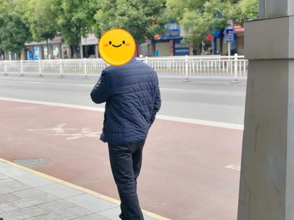 安康这些随地吐痰的人,你不文明的样子真丑!【959曝光】