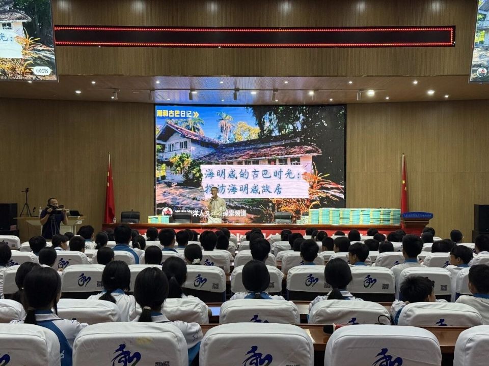 “书香润校园·悦读伴成长”读书分享会暨赠书仪式走进校园_腾讯新闻